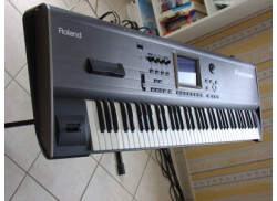 Mon premier amour !!! Un Roland FA76. Une workstation qui m'a procuré énormément de plaisir (d'ailleurs je regrette encore de l'avoir vendu !!!)