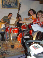 (juin2005) le groupe ratrappe le micro de justesse