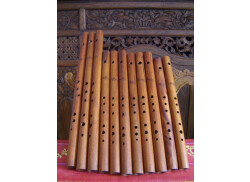Flûtes fabriquées en 2006; elles sont à vendre.