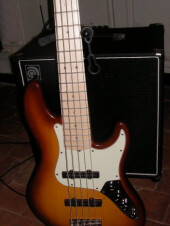 Fender American Deluxe Jazz Bass V + Ampeg BA115