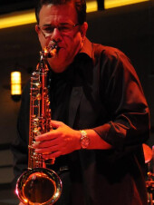 Greg, saxophoniste attitré du studio depuis de nombreuses années