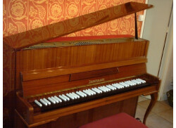 Piano avec clavier négatif type baroque modifié.
