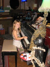 Alyssa notre petite dernière c\'est accaparée un des pianos de l\'Ocean Way