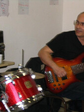 une journee avec un des plus grand bassiste :DOMINIQUE DI PIAZZA