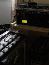 Line 6 Pod X3 Live, Fractal Audio Axe-FX Standard, tout ca branché dans la RME Fireface 800 !!!