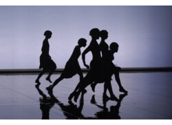 5 étudiantes du Centre National de Danse Contemporaine dans la création de Face à Face (2011)
