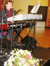Bertrand Bugel accordéoniste pianiste chanteur