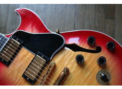 Gibson ES 137 Custom Cherry Sunburst (Zoom)