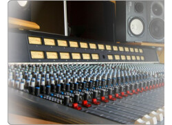 La console du studio : DDA DMR-12