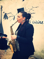 Pénélope Saxophoniste-Chanteuse Nice Cannes Monaco & Dj ambiance Riviera Prestataire événementiel professionnel Animation