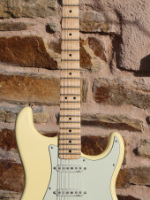 Fender Yngwie Malmsteen Stratocaster Signature with Large Headstock and 21 Fret (USA, MN - Vintage White)
